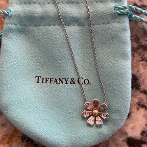 Tiffany & Co. Return to Tiffany Love Bug Collection Daisy Necklace.